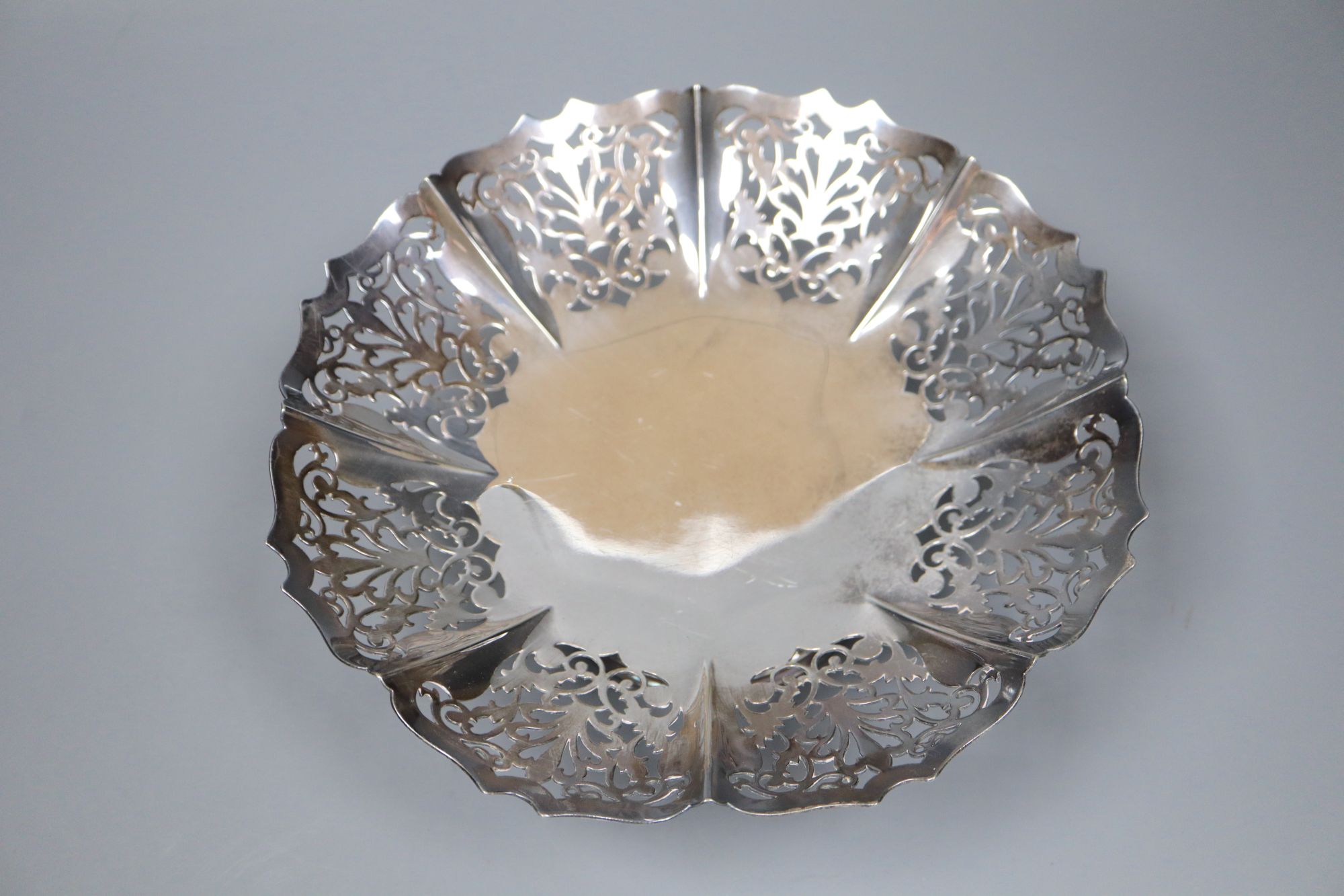 A George V silver sauceboat, Sheffield, 1917, 60z and a plated stand.